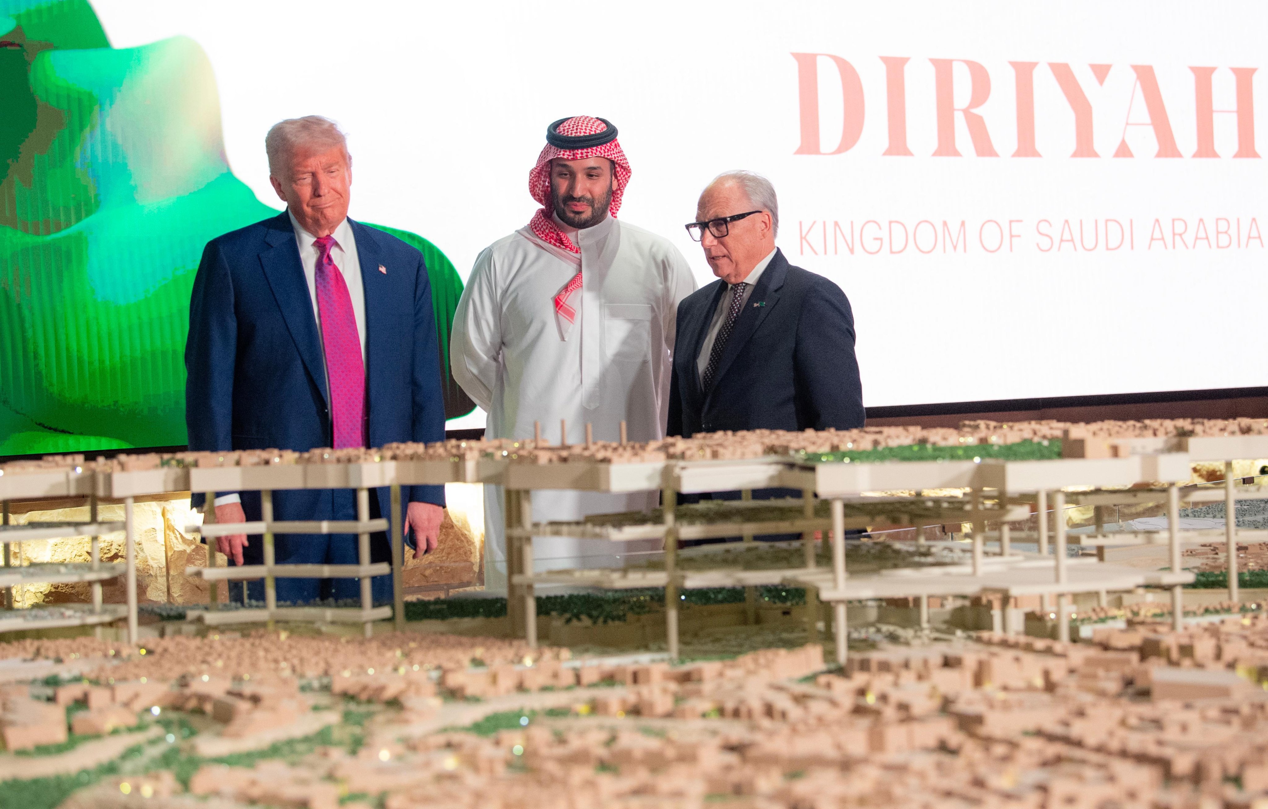 ترامب يزور حي الطريف التاريخي بالدرعية برفقة ولي العهد السعودي