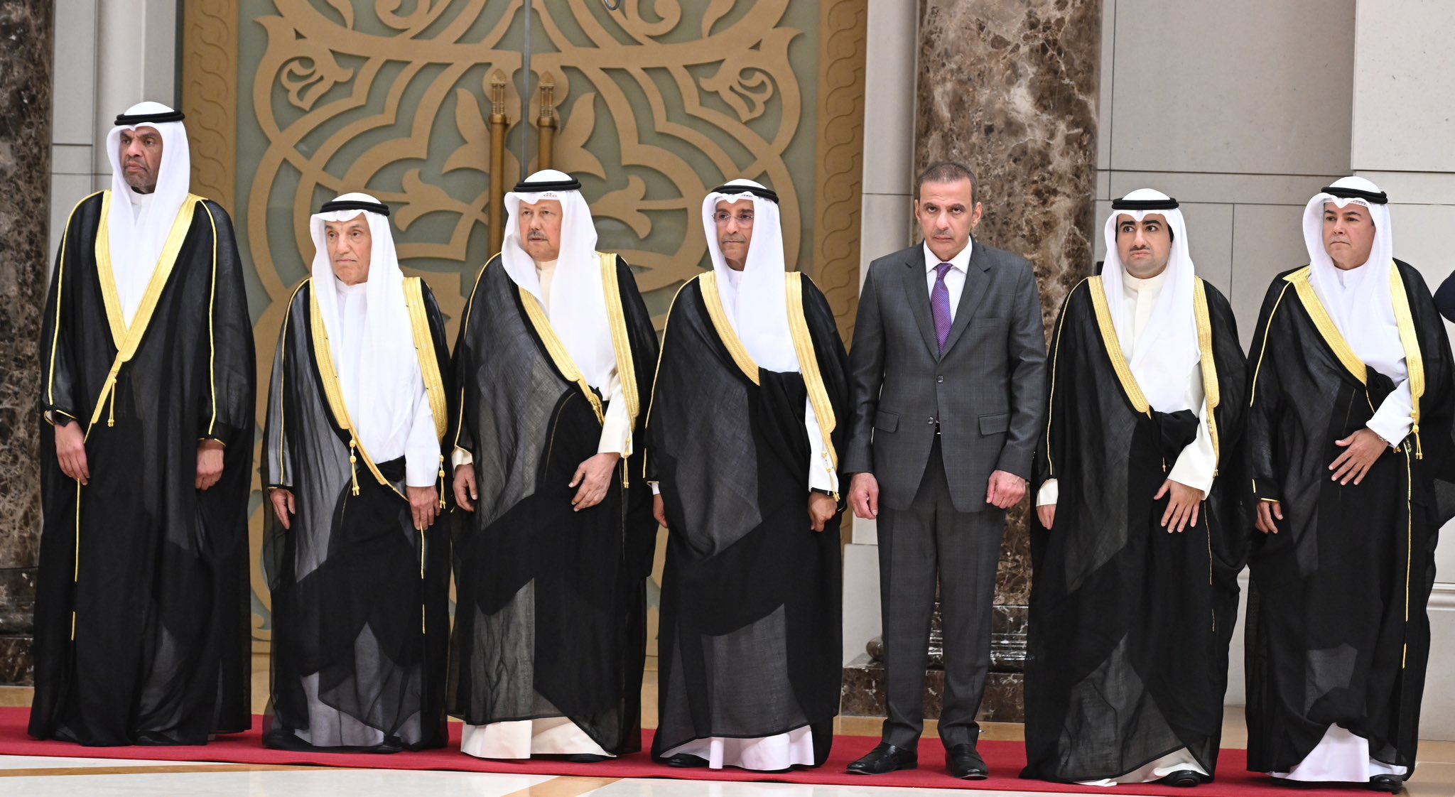 أمير الكويت يستقبل رئيس لبنان لدى وصوله إلى البلاد في زيارة رسمية أمير الكويت يستقبل رئيس لبنان لدى وصوله إلى البلاد في زيارة رسمية