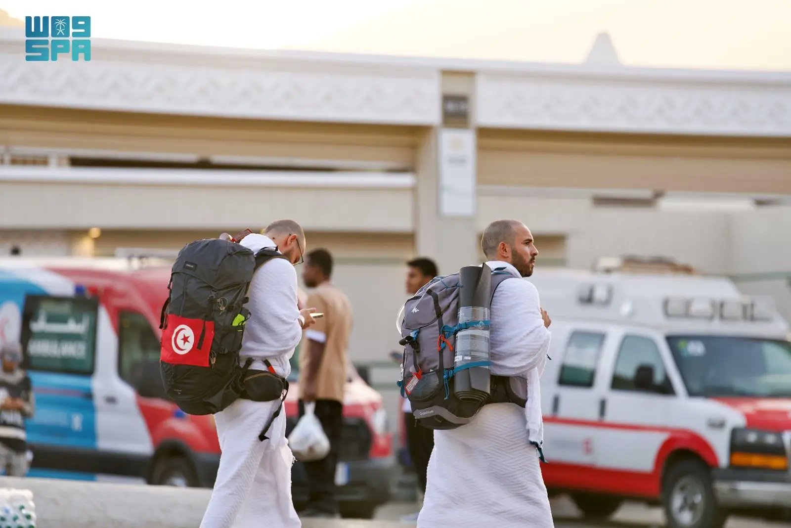 حجاج بيت الله الحرام يتوافدون إلى مشعر منى لقضاء يوم التروية