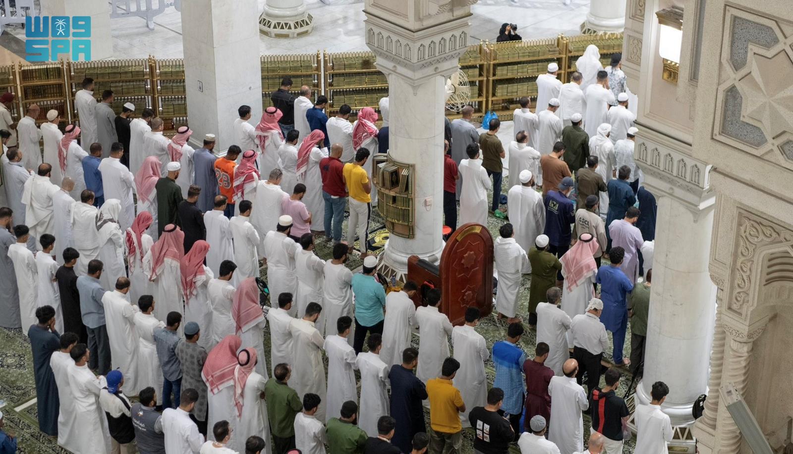 لقطات من صلاة عيد الأضحى المبارك في مختلف دول الخليج