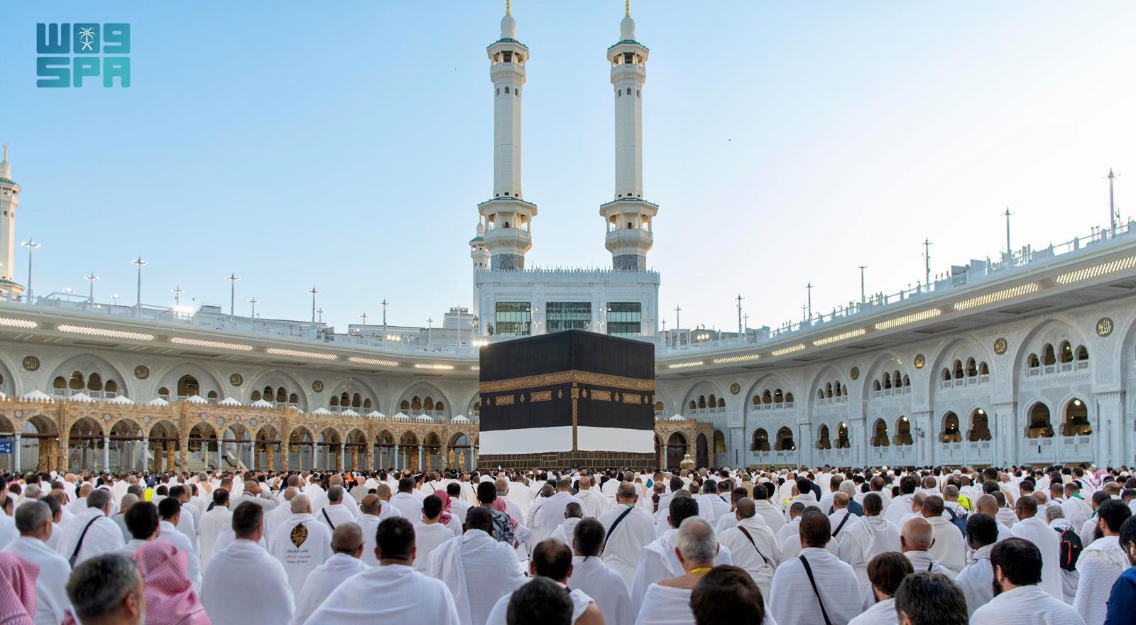 لقطات من صلاة عيد الأضحى المبارك في مختلف دول الخليج